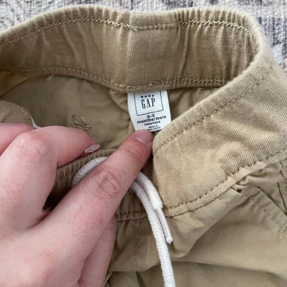 Gap Khaki Shorts - Picture 3 of 3